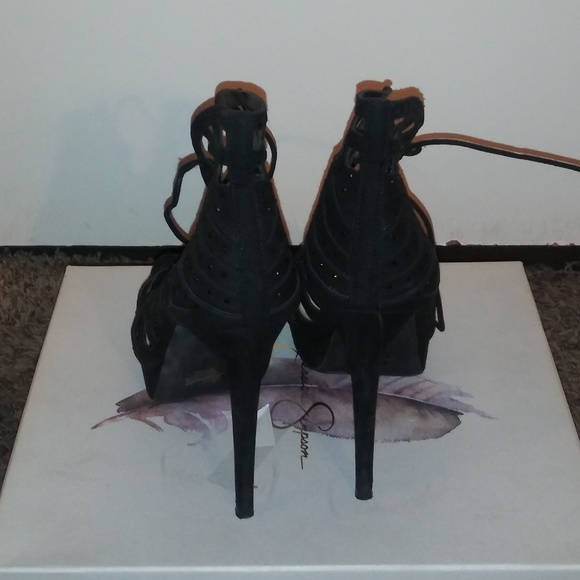 Black heels - Picture 2 of 4